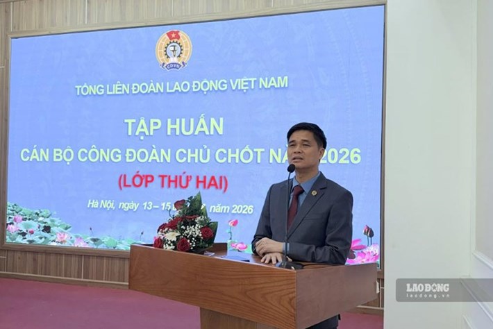 Phó Chủ tịch Thường trực Ngọ Duy Hiểu khai mạc và trao đổi các chuyên đề tại Lớp tập huấn cán bộ công đoàn chủ chốt năm 2026 (lớp thứ 2). Ảnh: Kiều Vũ