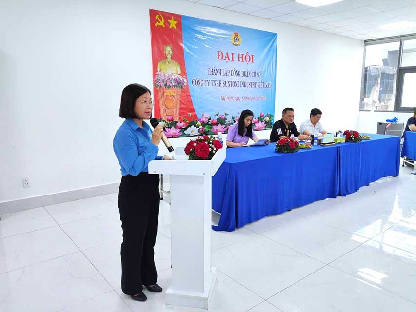 Bà Phạm Thị Quyên - Phó Chủ tịch Thường trực Liên đoàn Lao động tỉnh Tây Ninh phát biểu chỉ đạo. Ảnh: Công đoàn Tây Ninh