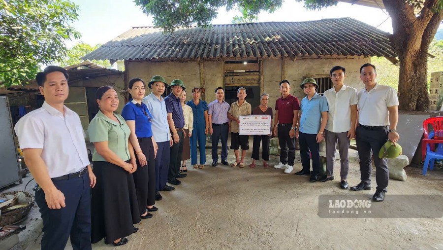 Chung tay xóa nhà dột nát, trao cơ hội an cư cho hộ nghèo