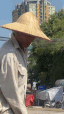 Nắng nóng bỏng rát, công nhân trên tuyến Vành đai 1 tranh thủ từng phút giải nhiệt