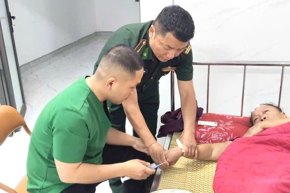 Bộ đội biên phòng Sơn La kịp thời đưa công dân Lào đi cấp cứu
