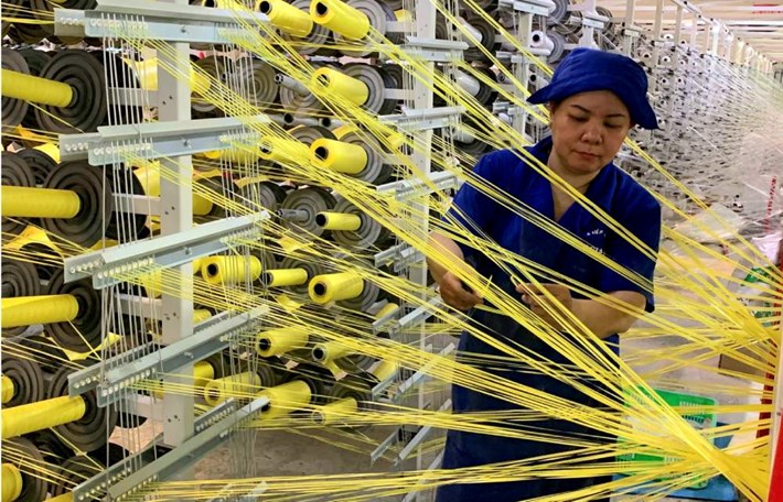 Công nhân Công ty Cổ phần Xây lắp An Giang tham gia lao động sản xuất. Ảnh: CĐCS Công ty