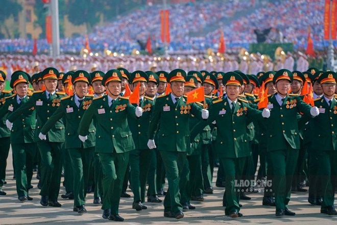 Sĩ quan, hạ sĩ quan, quân nhân chuyên nghiệp, chiến sĩ, công chức quốc phòng, công nhân và nhân viên quốc phòng, người làm việc trong các tổ chức cơ yếu thuộc Quân đội nhân dân đã nghỉ hưu có thể được lựa chọn làm người có uy tín. Ảnh: Tuấn Anh