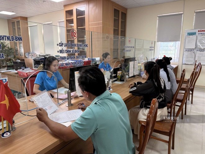 Việc tăng mức hỗ trợ cho nhóm người từ 45 tuổi trở lên tham gia BHXH tự nguyện góp phần bảo đảm an sinh xã hội bền vững và giảm áp lực đối với chính sách hưu trí xã hội trong tương lai. Ảnh: Duy Tuấn