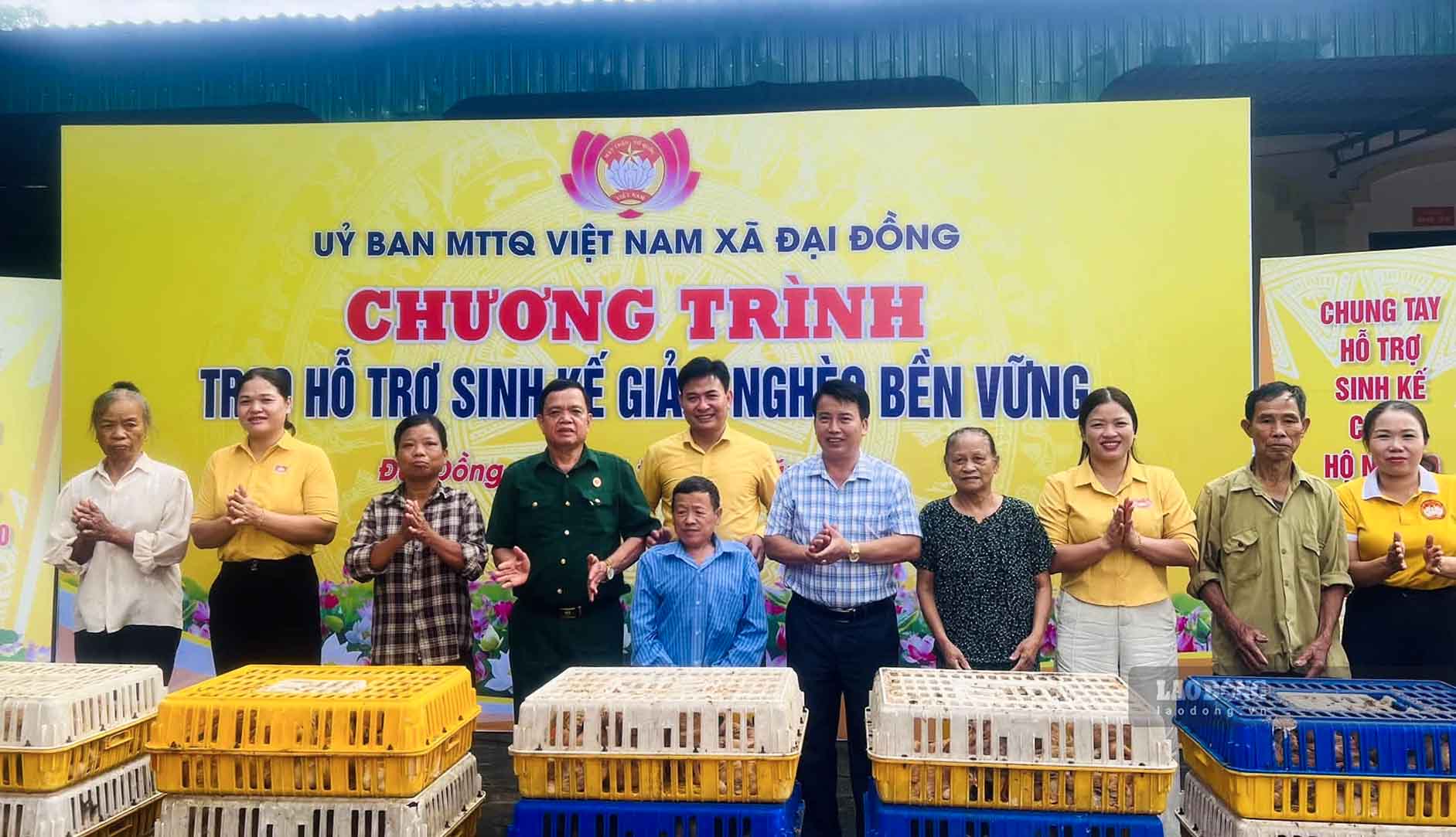 Mặt trận trao mô hình sinh kế cho 155 hộ khó khăn