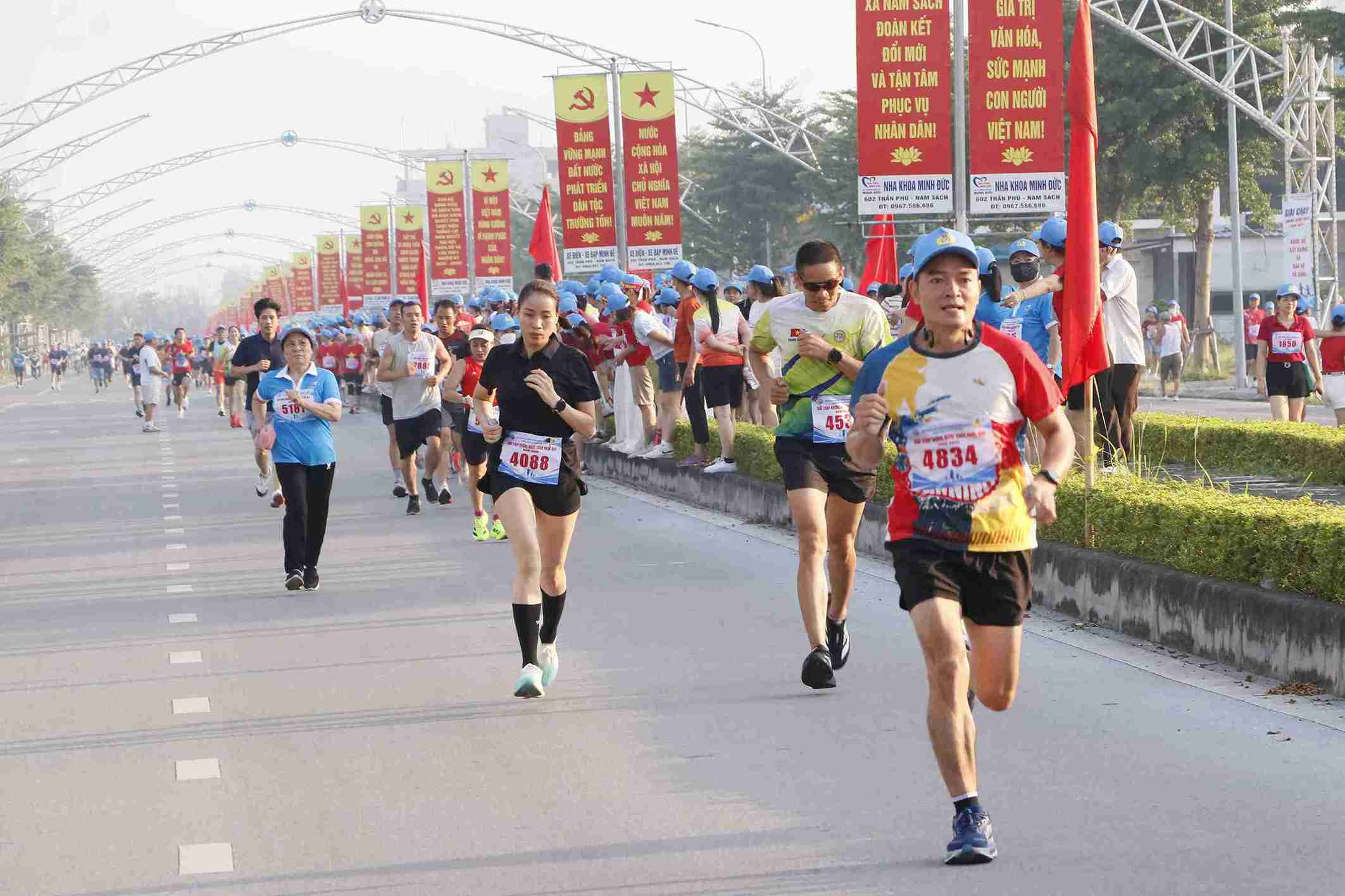 Hơn 5.200 đoàn viên, người lao động tham gia giải chạy tại xã Nam Sách, Hải Phòng