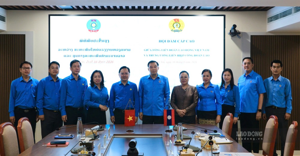 Đại biểu Tổng Liên đoàn Lao động Việt Nam và đại biểu Trung ương Liên hiệp Công đoàn Lào tại tọa đàm LFTU. Ảnh: Quỳnh Chi