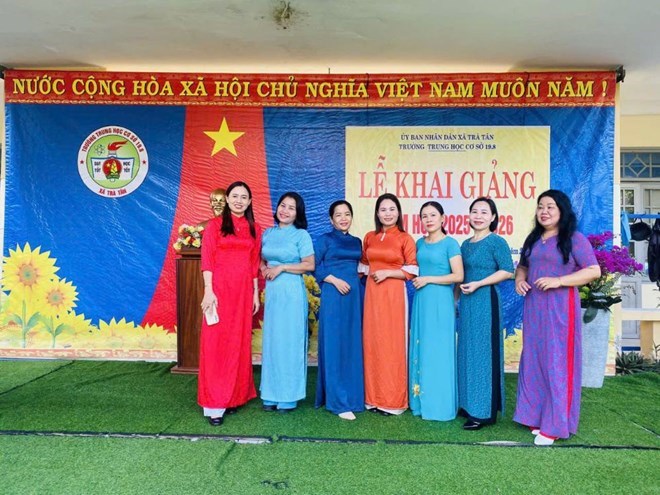 Rời ghế hiệu trưởng, trở lại với bảng đen phấn trắng
