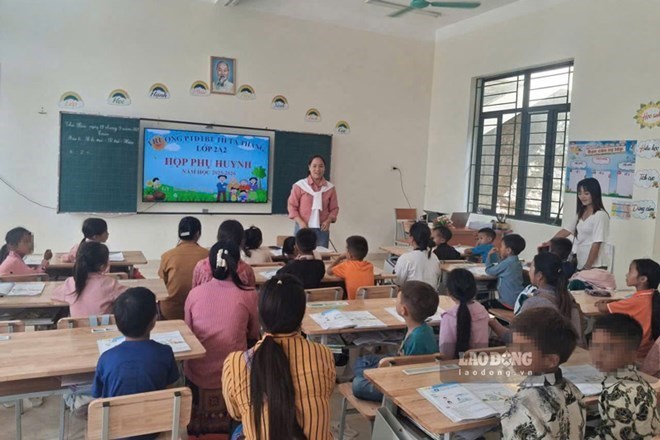 Lào Cai tạm dừng ký hợp đồng với giáo viên để chờ giao biên chế