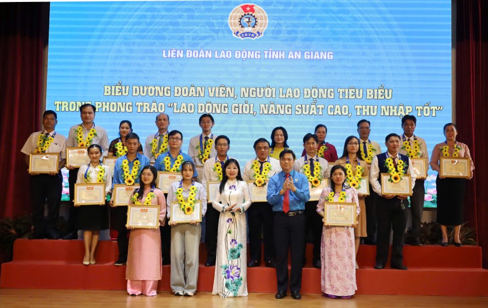 An Giang biểu dương 75 đoàn viên, người lao động tiêu biểu