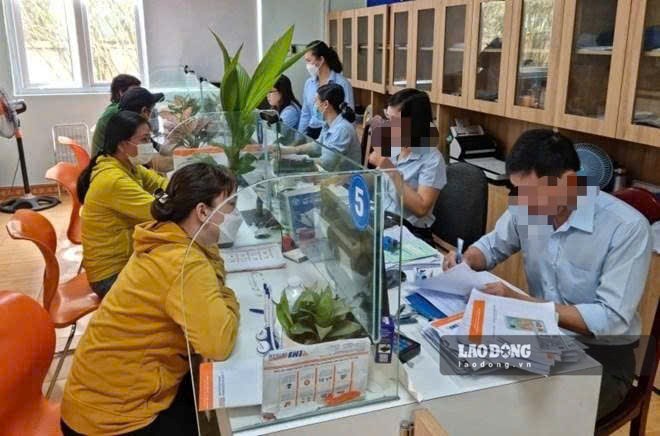 Pháp luật hiện hành không cho phép người đã nhận BHXH một lần trả lại tiền đã nhận để được cộng nối những năm đã đóng BHXH khi tiếp tục tham gia BHXH để hưởng lương hưu sau này. Ảnh: Nam Dương
