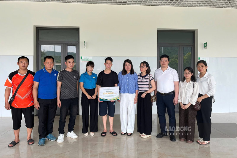 Công đoàn phường Sa Pa sẻ chia cùng đoàn viên khó khăn