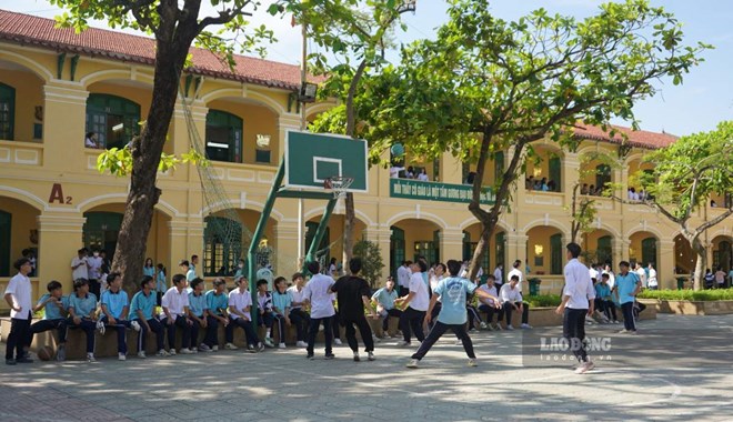 Sắp xếp cơ sở giáo dục, dự kiến hơn 32.000 cán bộ quản lý chuyển sang làm giáo viên