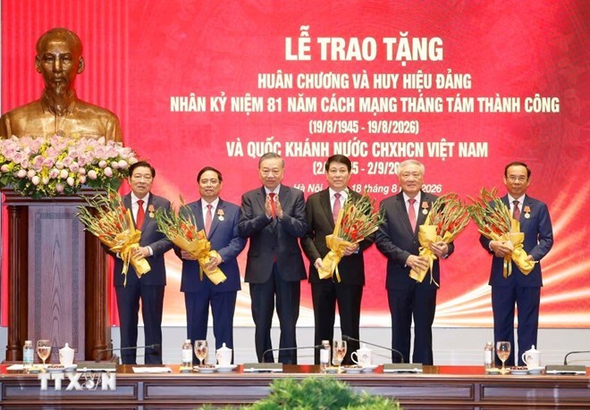 5 nguyên Ủy viên Bộ Chính trị nhận Huân chương Hồ Chí Minh