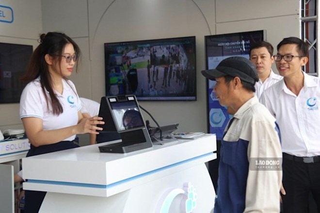 Khánh Hòa hỗ trợ người dân tích hợp giấy tờ, sử dụng tiện ích trên VNeID