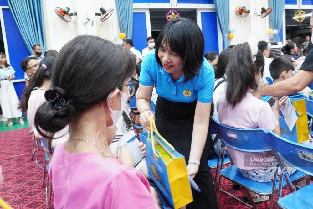 8.000 suất quà Trung thu dành cho con đoàn viên, người lao động khó khăn ở Đà Nẵng