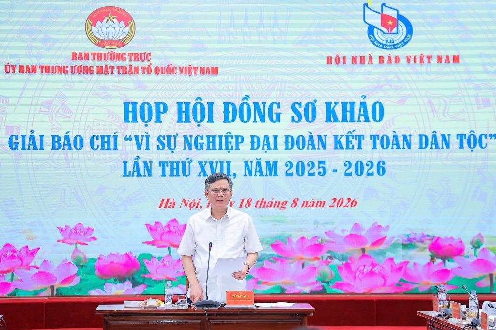  Ông Trần Thắng, Phó Chủ tịch Ủy ban Trung ương Mặt trận Tổ quốc Việt Nam, Chủ tịch Hội đồng Sơ khảo phát biểu tại cuộc họp. Ảnh: Hoài Nam/Mặt trận Tổ quốc