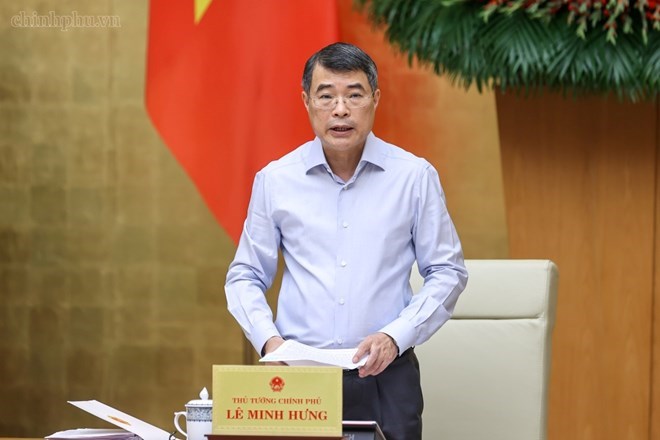Ủy viên Bộ Chính trị, Thủ tướng Chính phủ Lê Minh Hưng nhấn mạnh yêu cầu cắt giảm các chi phí trung gian để thuốc, thiết bị y tế đến tay người bệnh với giá thành thấp nhất. Ảnh: chinhphu.vn/Nhật Bắc