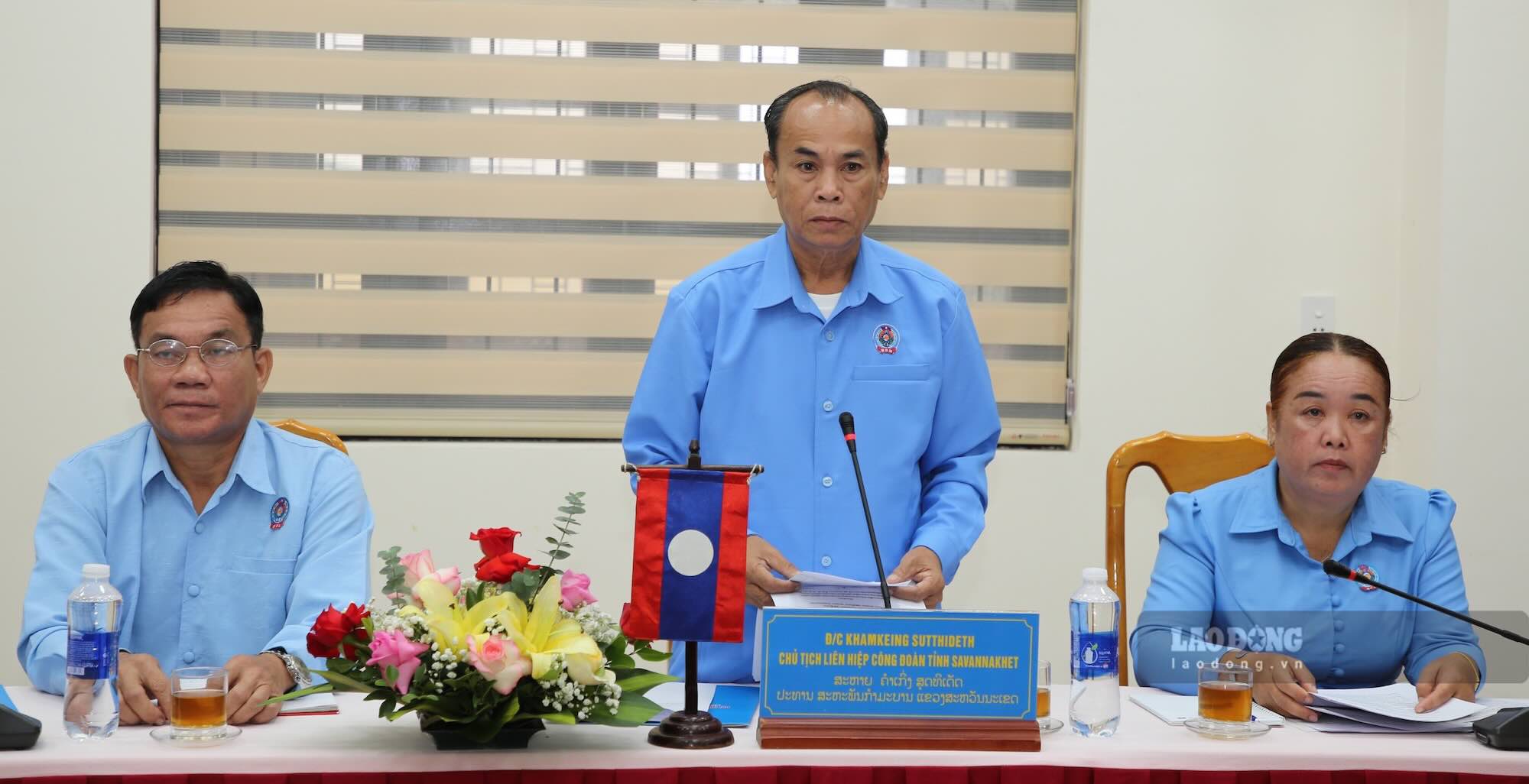 Ông Khamkeing Sutthideth - Chủ tịch Liên hiệp Công đoàn tỉnh Savannakhet phát biểu tại hội đàm. Ảnh: Công Sáng