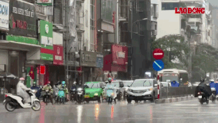 Thời tiết hôm nay 2.8: Miền Bắc có lúc mưa dông, ngày nắng gián đoạn