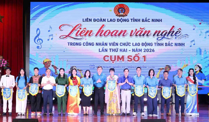 14 đội văn nghệ với gần 300 diễn viên không chuyên là đoàn viên, công nhân, viên chức, lao động trực tiếp tham gia biểu diễn. Ảnh: Quyết Chiến/Liên đoàn Lao động tỉnh Bắc Ninh.
