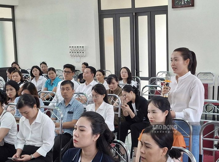 Delegates raised opinions and recommendations at the program "Listening to union members and workers speak" in Bai Chay ward. Photo: Doan Hung