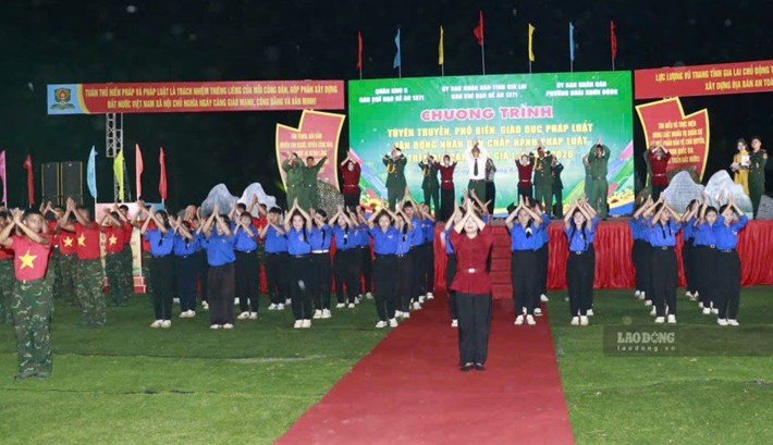 Tại Gia Lai, BCH quân sự tỉnh Gia Lai đã tổ chức tuyên truyền, phổ biến, giáo dục pháp luật, vận động nhân dân chấp hành pháp luật tại cơ sở. Ảnh: Quang Hùng (QK5)