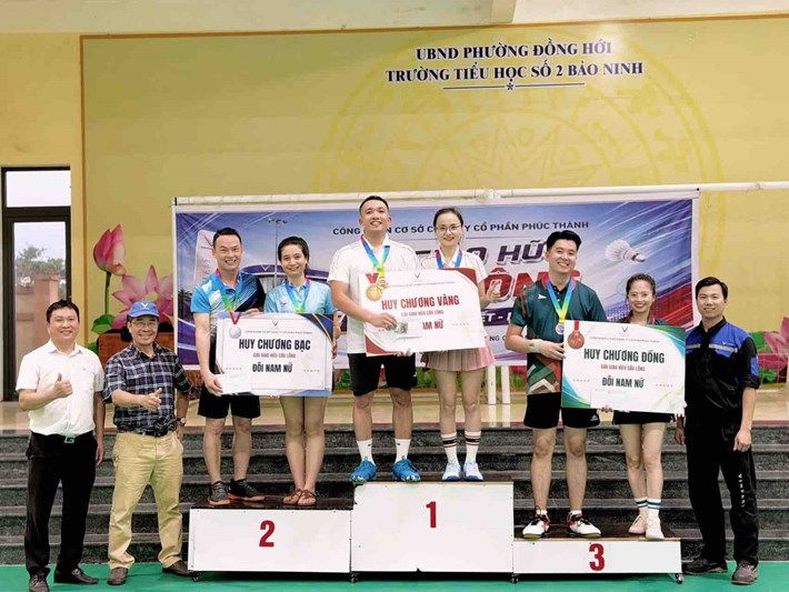 Giải cầu lông tạo sân chơi, gắn kết người lao động tại Công ty CP Phúc Thành. Ảnh: Công đoàn Quảng Trị

