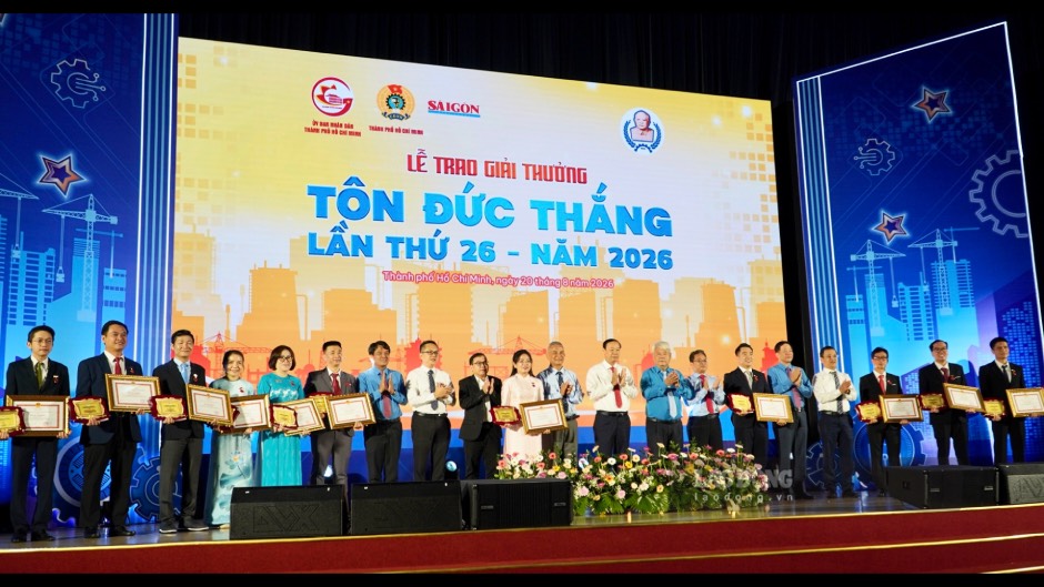 Các cá nhân nhận Giải thưởng Tôn Đức Thắng lần thứ 26, góp phần lan tỏa tinh thần “Lao động giỏi, Lao động sáng tạo” trong đoàn viên, người lao động TPHCM. Ảnh: Mai Anh. 