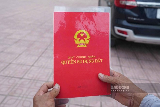 Thủ tục sang tên sổ đỏ từ cha mẹ sang con năm 2026 là vấn đề được bạn đọc quan tâm. Ảnh: Hữu Chánh