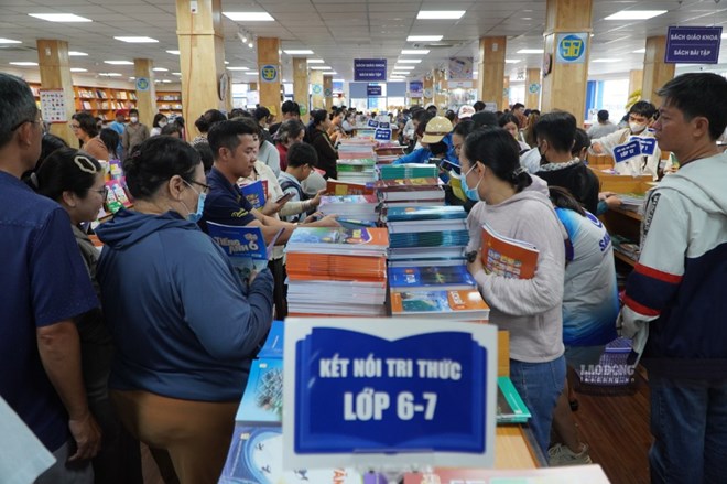 TPHCM cho mượn sách giáo khoa miễn phí, có trường chỉ 20-30 phụ huynh đăng ký