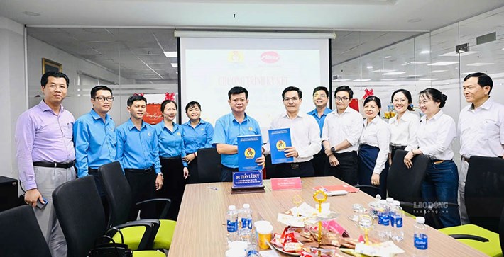 LĐLĐ tỉnh Tây Ninh và Bibica bắt tay nâng phúc lợi cho người lao động. Ảnh: Huỳnh Du
