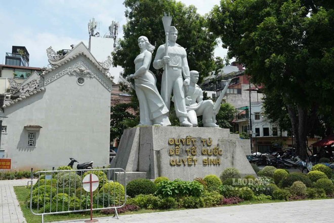 Tượng đài “Quyết tử để Tổ quốc quyết sinh”. Ảnh: Hữu Chánh