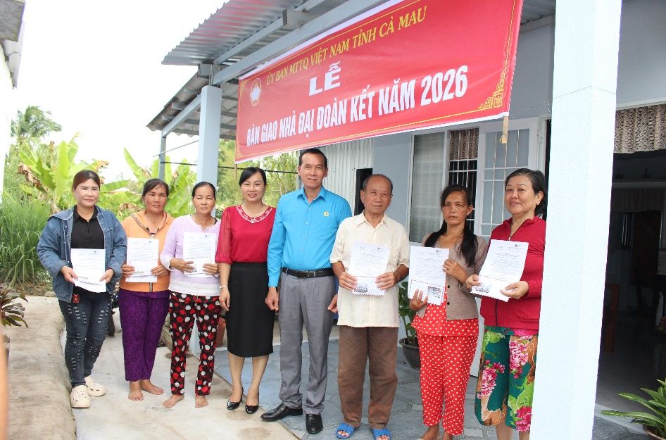 Bàn giao nhà Đại đoàn kết cho hộ nghèo, hộ cận nghèo tại xã Hòa Bình, Cà Mau