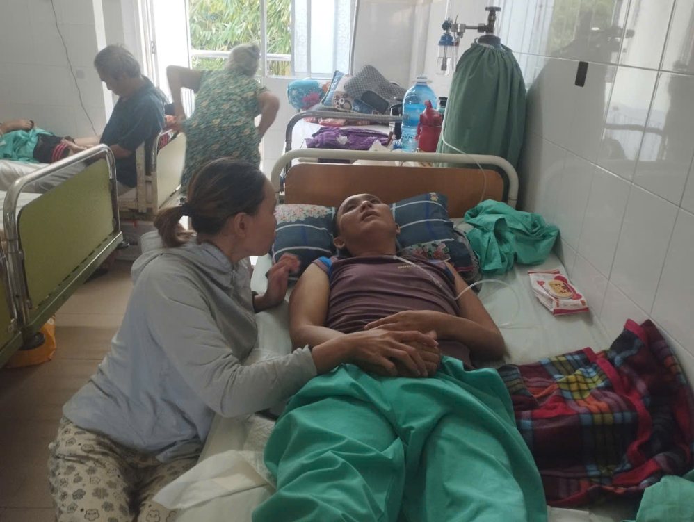 LD26201: Young wife runs out of money to treat her husband's illness, concerned about her two children's education
