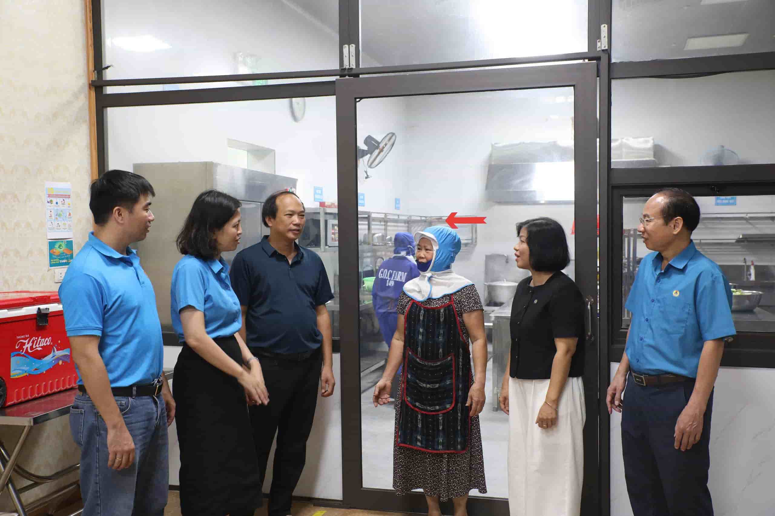 Tổng Liên đoàn Lao động Việt Nam khảo sát chất lượng bữa ăn ca của công nhân Bắc Ninh