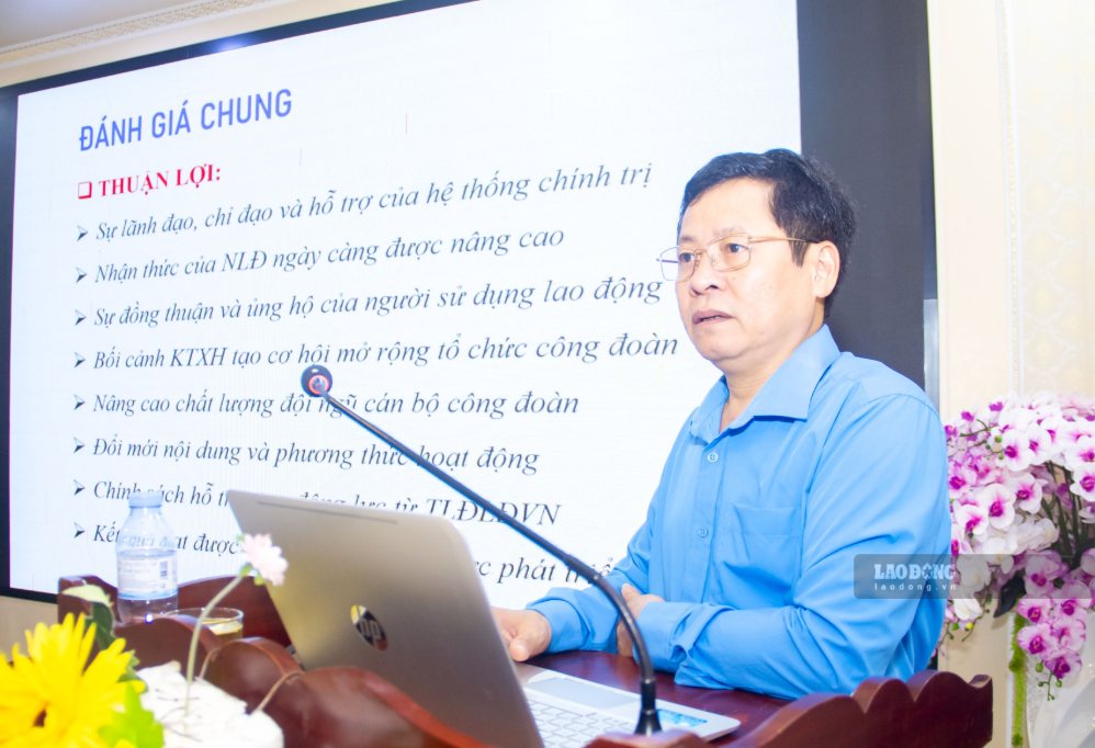Ông Đoàn Đức Hân - Phó Trưởng Ban Quan hệ Lao động Tổng LĐLĐ Việt Nam trình bày chuyên đề tại buổi tập huấn. Ảnh: Duy Chương