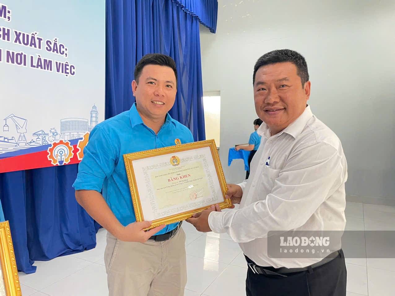 LĐLĐ TPHCM khen thưởng, biểu dương các cán bộ Công đoàn. Ảnh: Đình Trọng