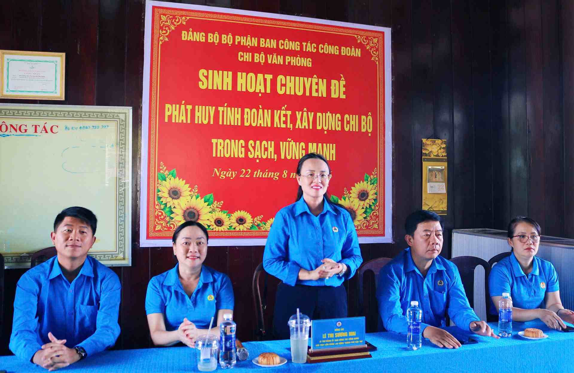 50 party members participate in thematic activities at the Memorial Area of Valedictorian Bui Huu Nghia