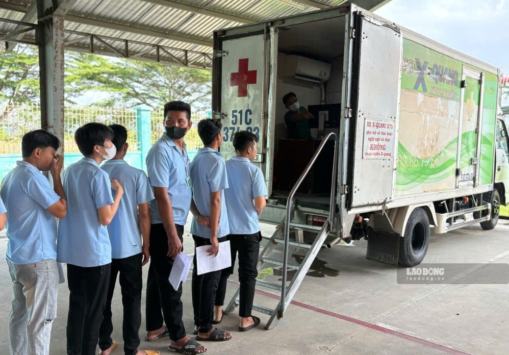 Gần 2.900 công nhân ở Lâm Đồng được khám sức khỏe ngay tại nơi làm việc