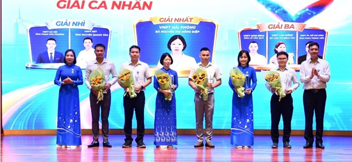 Công đoàn VNPT trao giải cho các cá nhân đạt giải Cuộc thi Tìm hiểu văn hóa VNPT năm 2026. Ảnh: Công đoàn VNPT