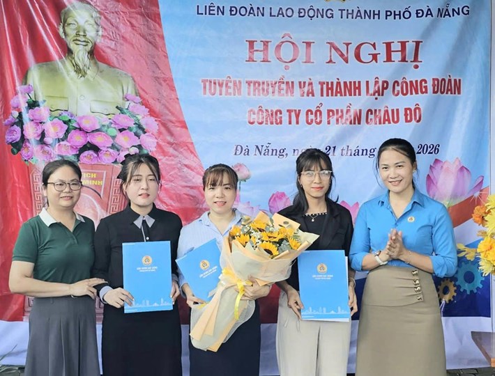 Da Nang City Labor Federation establishes 2 more grassroots trade unions in industrial parks. Photo: Da Nang Trade Union