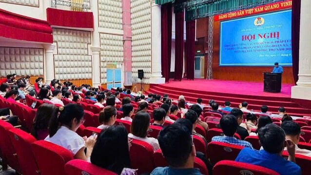 LĐLĐ tỉnh Phú Thọ triển khai công tác chính sách, pháp luật cho cán bộ công đoàn phường Việt Trì và các CĐCS trực thuộc. Ảnh: Công đoàn Phú Thọ