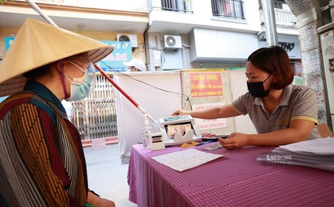 From October 2026, which elderly people will receive monthly social assistance?