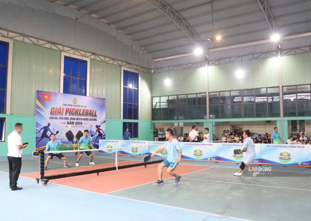 Nearly 100 union members participate in the Yen Bai Ward Trade Union Pickleball tournament