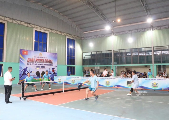 Union members and workers enthusiastically compete in Pickleball. Photo: Thanh Hoa