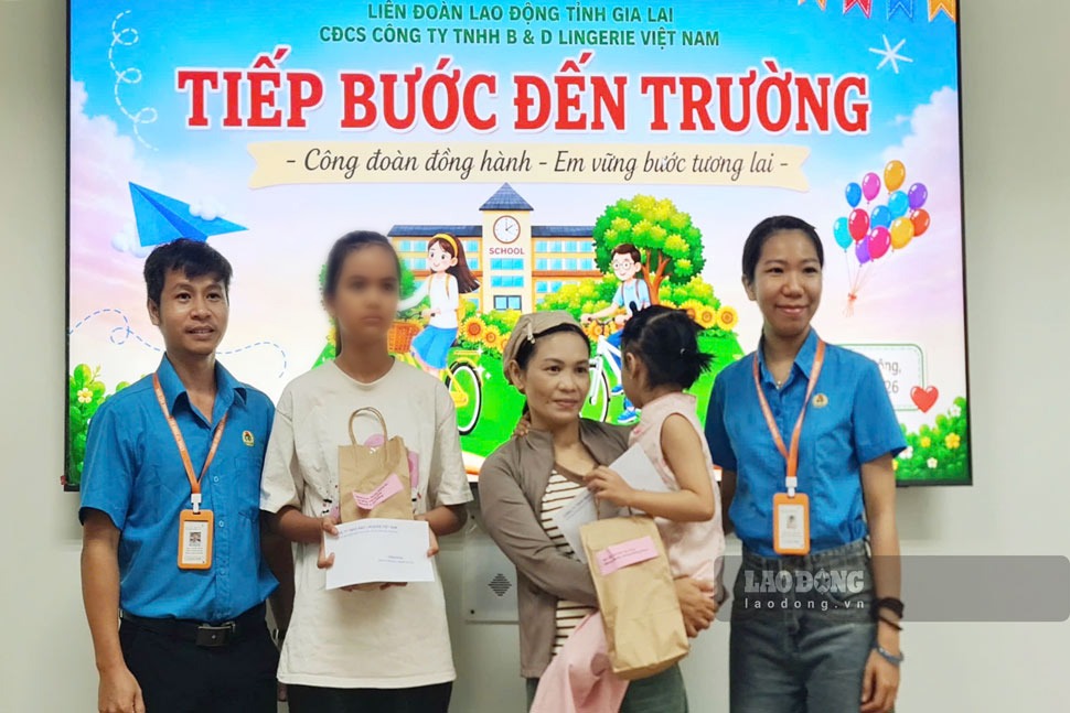 Trade union supports 125 children of union members and workers to school