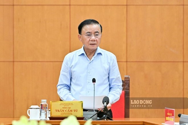 Thay mặt Ban Bí thư, Ủy viên Bộ Chính trị, Thường trực Ban Bí thư Trần Cẩm Tú đã ký ban hành Chỉ thị về đổi mới, nâng cao chất lượng công tác xây dựng Đảng trong khu vực kinh tế tư nhân, trong đó nêu rõ yêu cầu không chạy theo số lượng, không hạ thấp tiêu chuẩn, điều kiện kết nạp Đảng. Ảnh: Thanh Phương