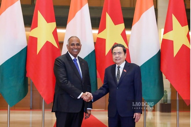 Ủy viên Bộ Chính trị, Chủ tịch Quốc hội Trần Thanh Mẫn và Chủ tịch Quốc hội Cộng hòa Bờ Biển Ngà Patrick Achi. Ảnh: Hải Nguyễn