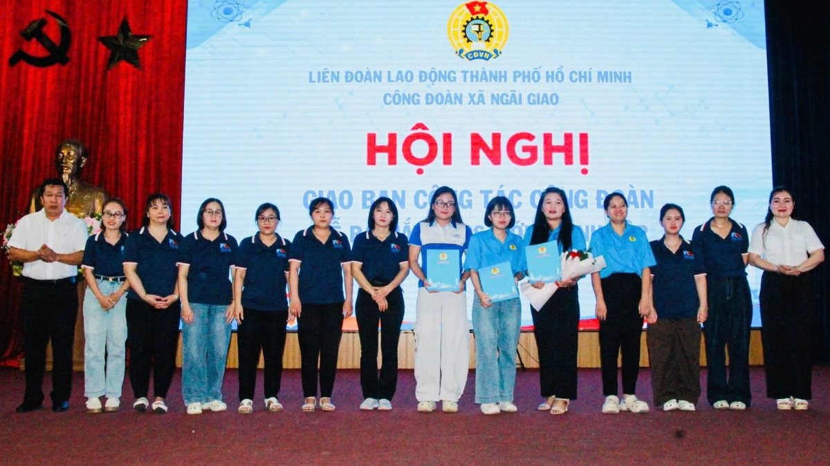 Thành lập mới 4 công đoàn cơ sở, giới thiệu thư viện số đến đoàn viên
